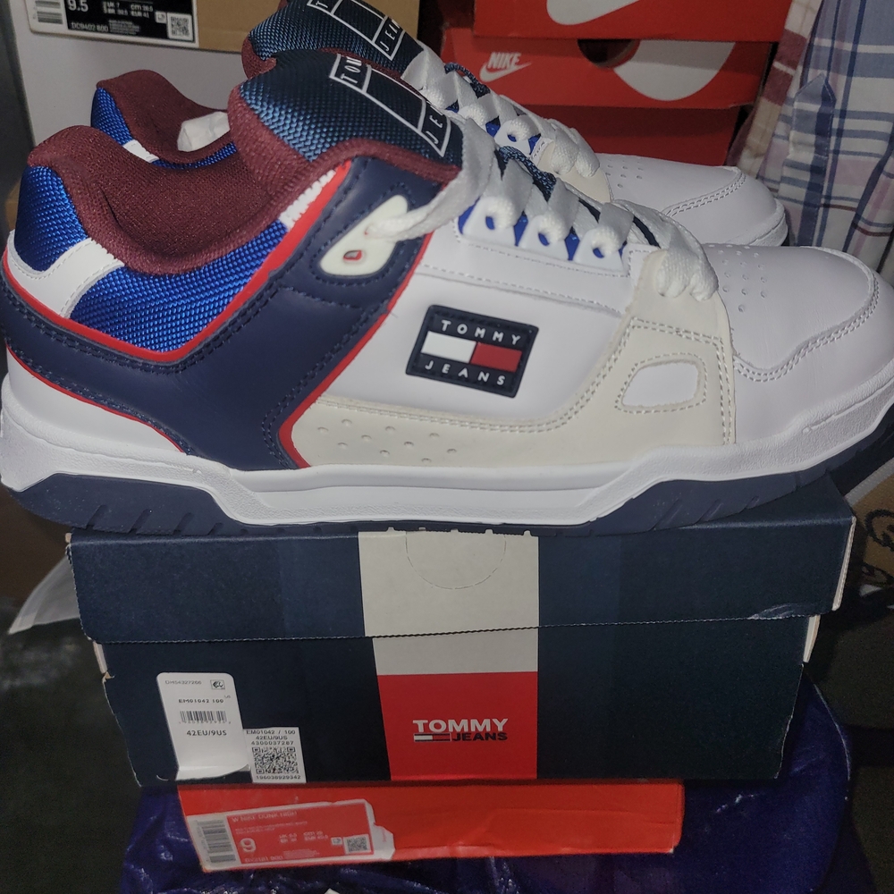 Tommy Hilfiger Men's Sneakers Is pretty much a tommy version of n